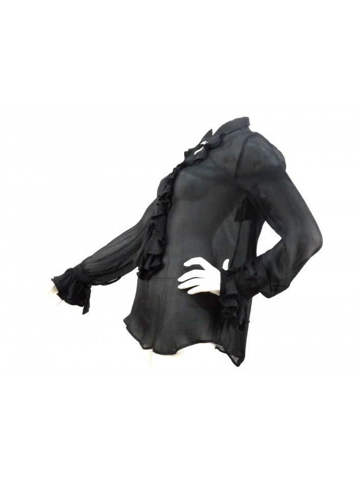 Woman shirt with double ruffles, pleated neck and lower edges and wrists.