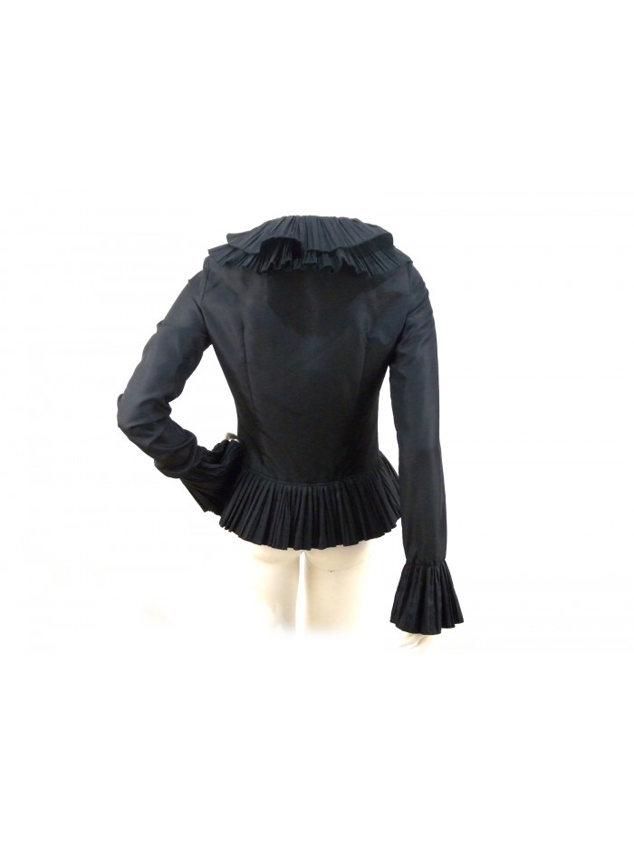 Women's shirt model rouge on the neck and on the front, lower part