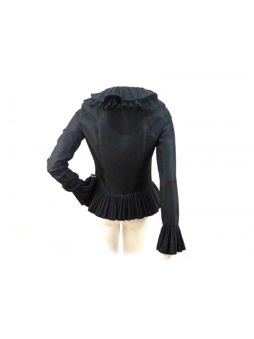 Women's shirt model rouge on the neck and on the front, lower part