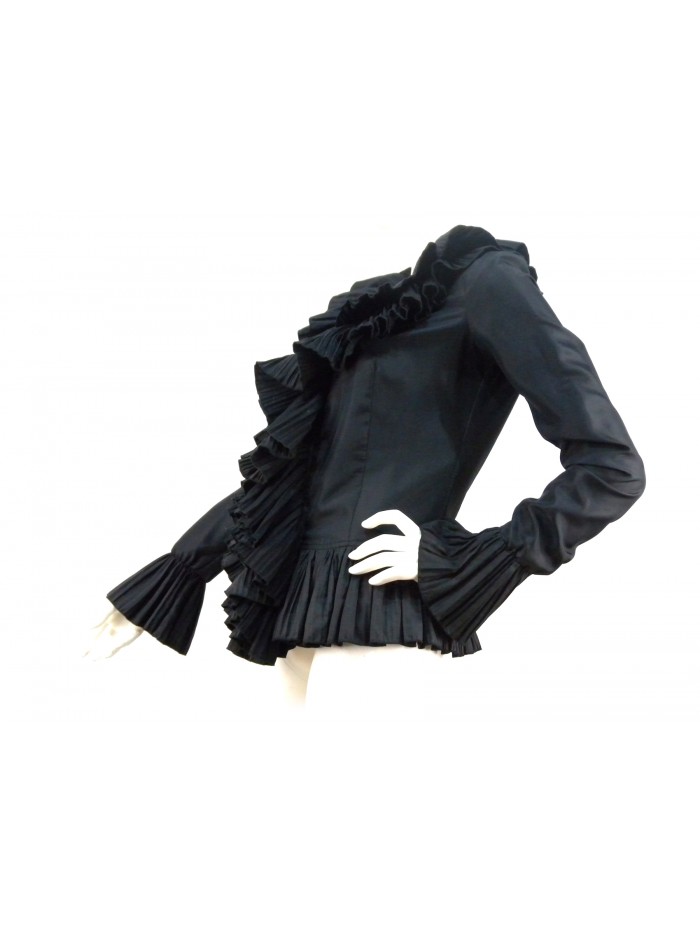 Women's shirt model rouge on the neck and on the front, lower part