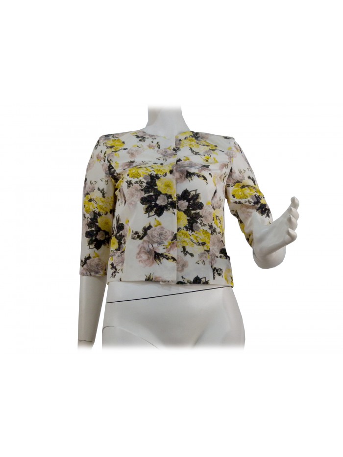 Women's short model chanel jacket, 3/4 sleeve, buttons Women's short model chanel jacket, 3/4 sleeve, buttons