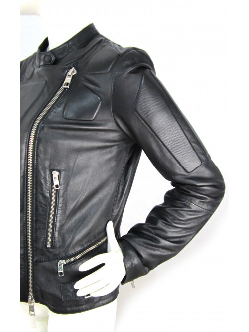 Woman biker jacket lined with light quilt