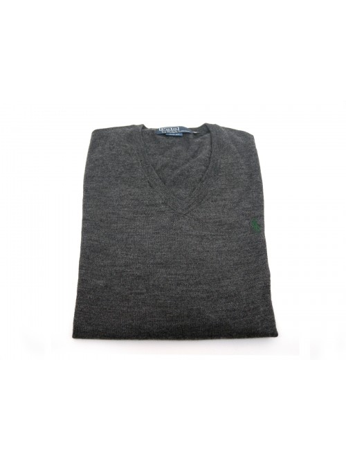 Maglia uomo modello Slim Fit, collo a V. Maglia uomo modello Slim Fit, collo a V.