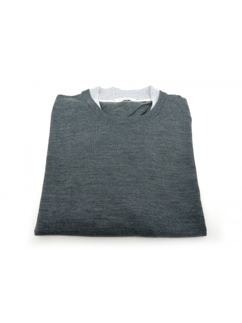 Men's shirt with double-layer contrast collar. Men's shirt with double-layer contrast collar.