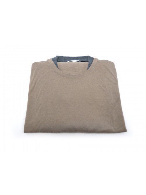 Men's shirt with double-layer contrast collar. Men's shirt with double-layer contrast collar.