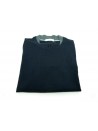 Men's shirt with double-layer contrast collar.