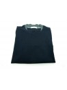 Men's shirt with double-layer contrast collar.