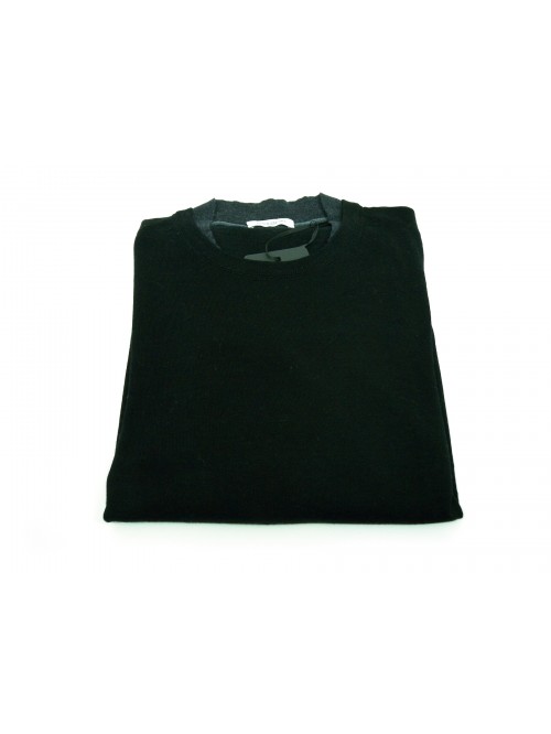 Men's shirt with double-layer contrast collar. Men's shirt with double-layer contrast collar.