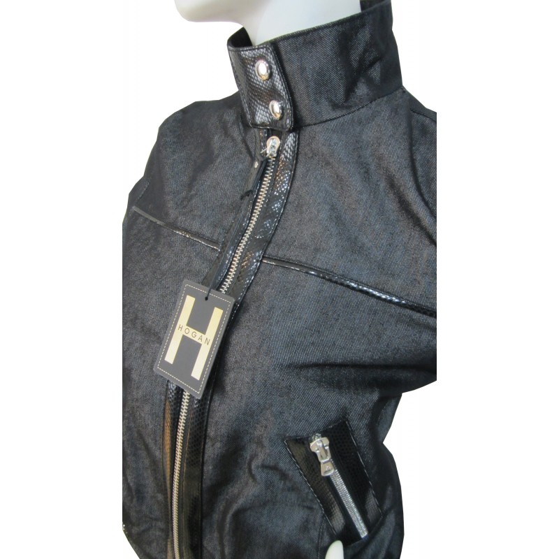 Short slim woman jacket with animalier contrast zip.