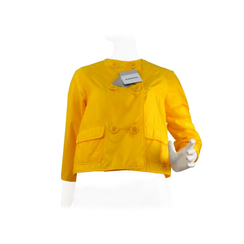 Giacca Donna Aba corto doppio petto giro collo con tasche a vista. Giacca Donna Aba corto doppio petto giro collo con tasche a vista.