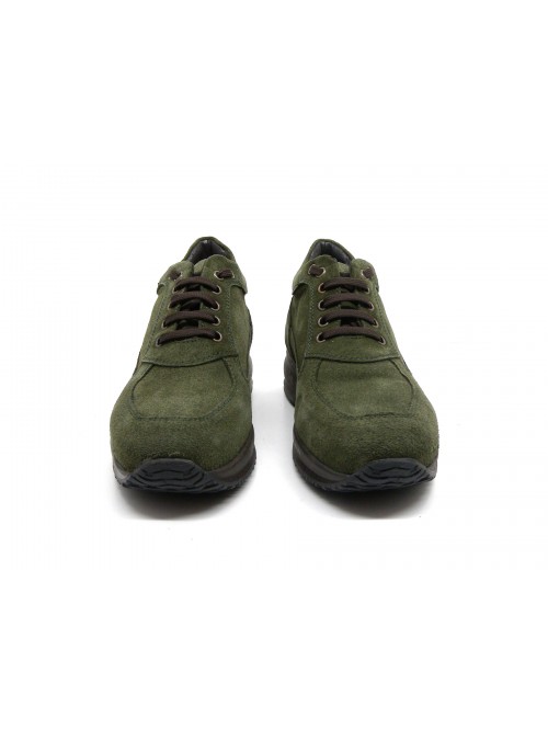 Mod. 3030 women's lace-up shoe with rubber sole, round toe, Made in Italy suede leather.