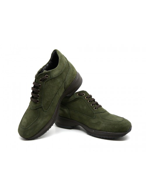 Mod. 3030 women's lace-up shoe with rubber sole, round toe, Made in Italy suede leather.