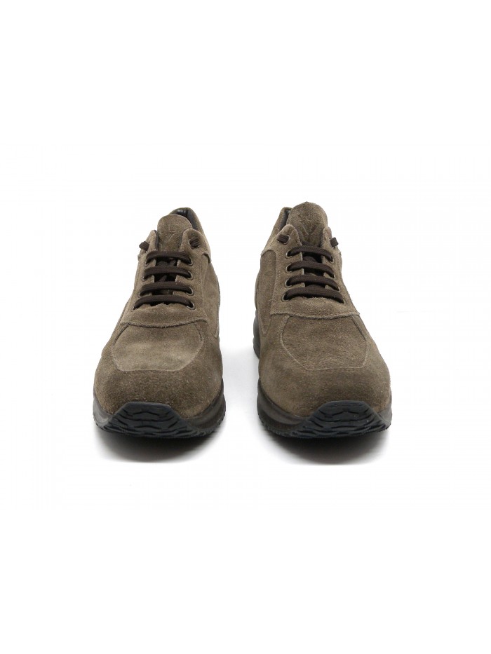 Mod. 3030 women's lace-up shoe with rubber sole, round toe, Made in Italy suede leather.
