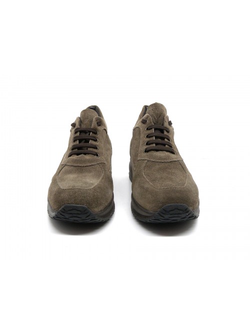 Mod. 3030 women's lace-up shoe with rubber sole, round toe, Made in Italy suede leather.