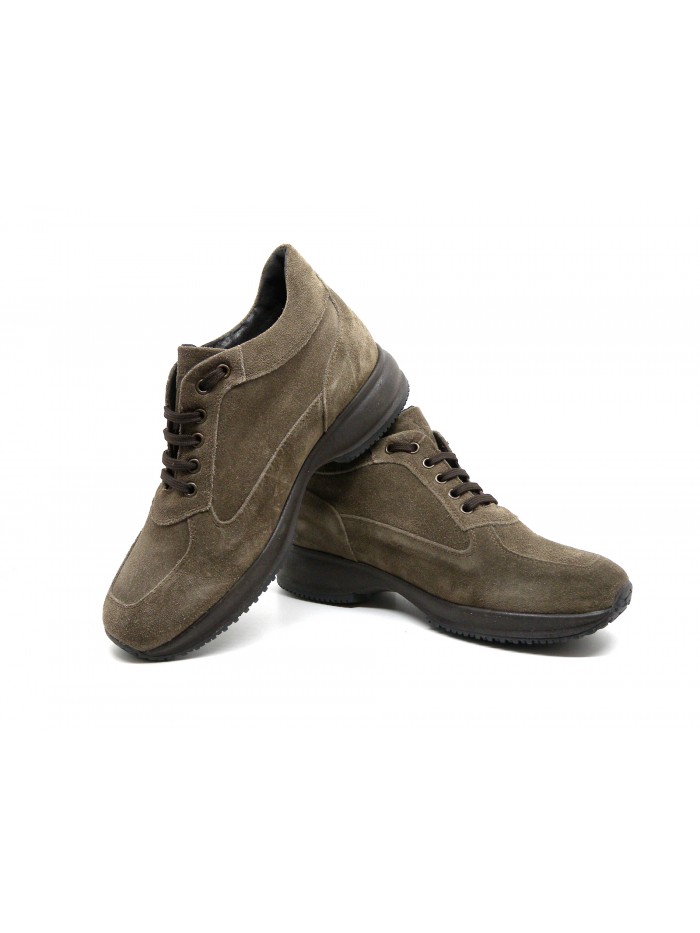 Mod. 3030 women's lace-up shoe with rubber sole, round toe, Made in Italy suede leather.