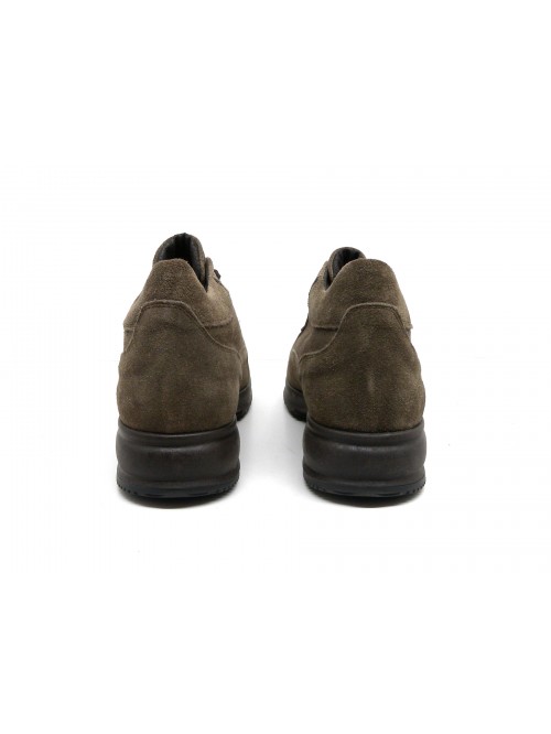 Mod. 3030 women's lace-up shoe with rubber sole, round toe, Made in Italy suede leather.