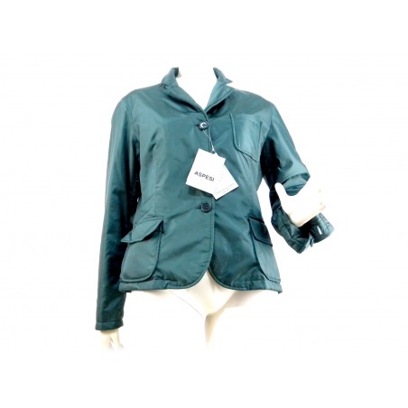 Giacca Donna Ricciola Winter taglio maschile sfiancata con bottoni a tinta. Giacca Donna Ricciola Winter taglio maschile sfiancata con bottoni a tinta.