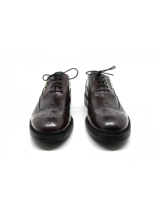 Scarpa uomo Art. Andrew Br. Abrasivato, modello inglesina elegante, lacci incerati, punta tonda, pelle lucida Made in Italy.