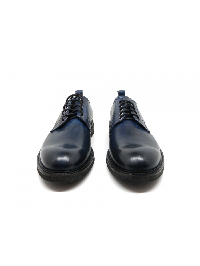 Men's shoe Art. Lisbon Crust, elegant regular model, waxed laces, round toe, brushed leather Made in Italy.