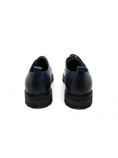 Men's shoe Art. Lisbon Crust, elegant regular model, waxed laces, round toe, brushed leather Made in Italy.