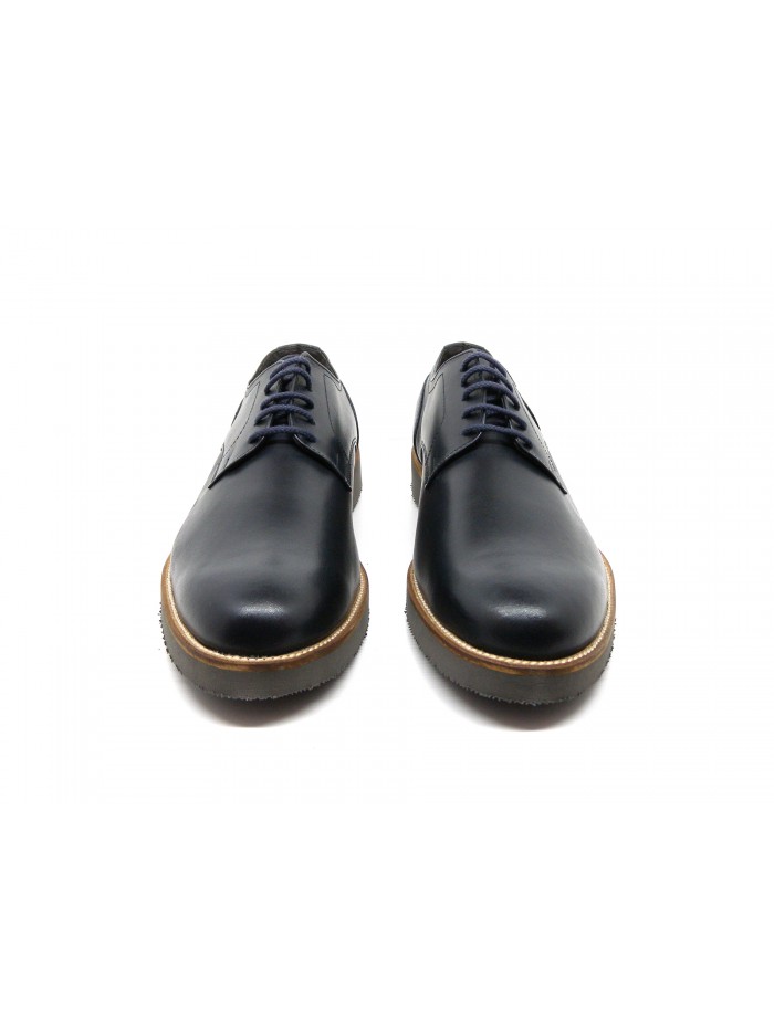 Men's shoe Art. Eliot Tamp Crust, model low polacchino, round toe, contrast piping, brushed leather Made in Italy.