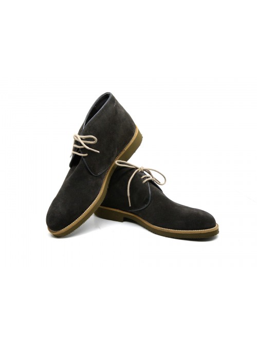Men's shoe Art. Frank Camoscio Topo, ankle boot, round toe, contrast laces, Made in Italy suede leather.