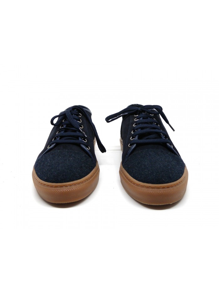 Man shoes Art. 509 Feltrus fabric, round felt tip with blue piping, contrasting caramel sole, Made in Italy suede leather.