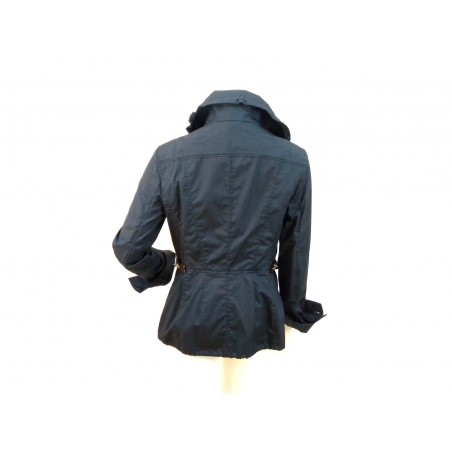 Women's jacket with drawstring at the waist and elbow patches and cuffs.