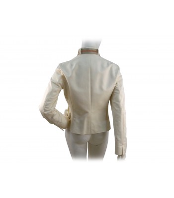 Slim short women's jacket with high collar and contrasting leather belt. 2