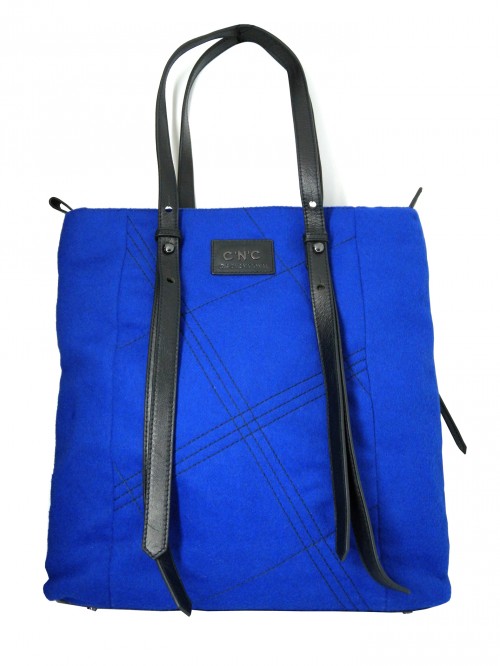 Woman bag Mod. Shopper NS Blue Electric, contrast stitching panels, adjustable handle, internal compartments, zipped closure.