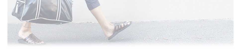 From the classic models, flip-flops, gladiator, in leather or rubber
